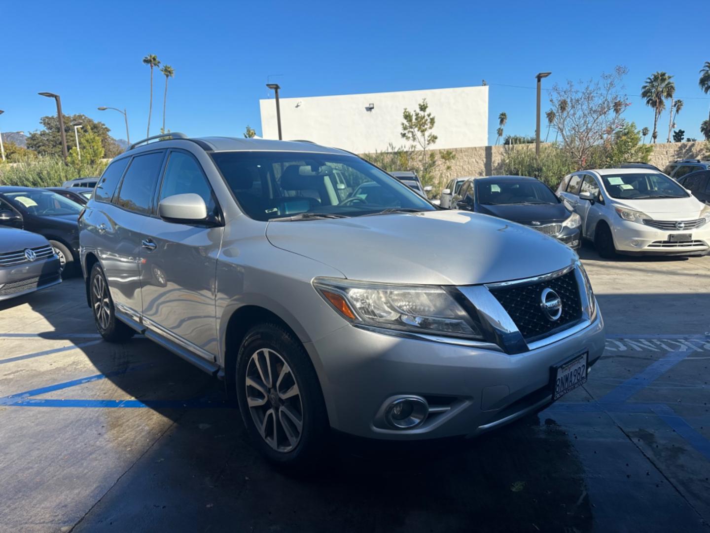 2015 Silver Nissan Pathfinder (5N1AR2MM6FC) , AUTOMATIC transmission, located at 30 S. Berkeley Avenue, Pasadena, CA, 91107, (626) 248-7567, 34.145447, -118.109398 - Crown City Motors is a used “Buy Here Pay Here” car dealer in Pasadena CA. “Buy Here Pay Here” financing, means that when you purchase your vehicle from our dealership, that you make the payments to the dealership as well. We do not need the banks approval to get you approved for a used auto - Photo#20